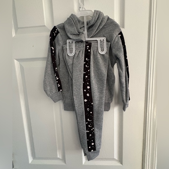 2 Little boys sweat suits NWT - Picture 3 of 5